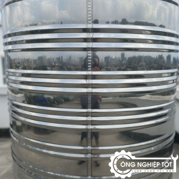 Thân inox 304 dập sóng và mối hàn TIG liền mạch của bồn nước inox 2000L